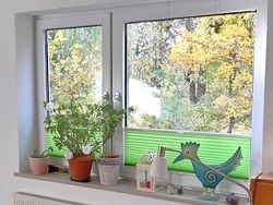 Sonnenschutz für Fenster mit Plissees und Sonnenschutzfolien