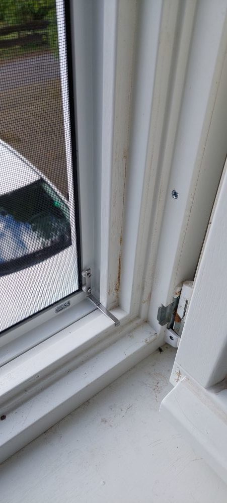 Insektenschutz für Fenster mit Wetterschenkel